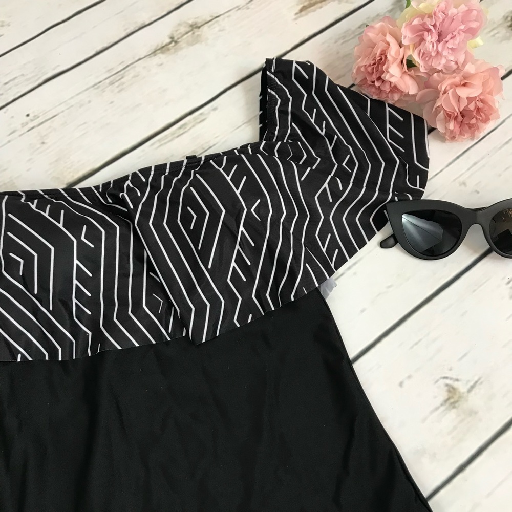 Sexy Off The Shoulder Bathing Suit with Ruffles - Picture 7 of 11